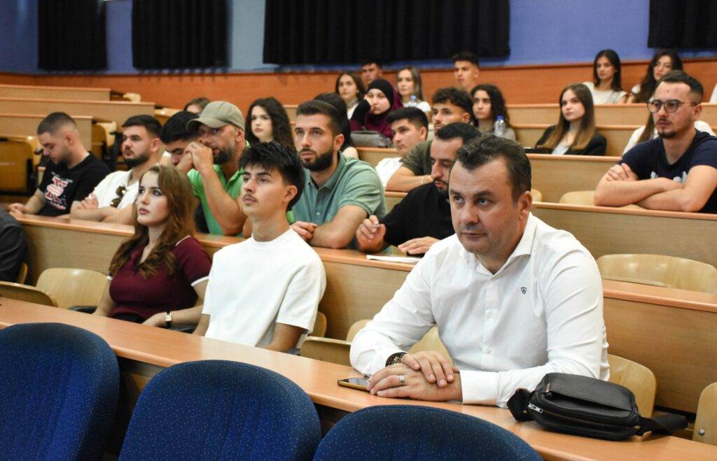La presentación de ProtaStructure en la Universidad de Tetovo mostró innovación y demostraciones en vivo, inspirando a estudiantes y profesores en Macedonia del Norte.