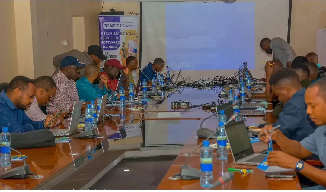 Ingenieros participando activamente en una sesión de capacitación de ProtaStructure in Africa.