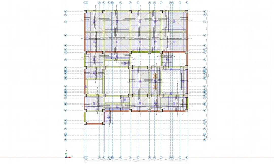 Plan de structure d'un niveau d'installation industrielle montrant poteaux, poutres et axes