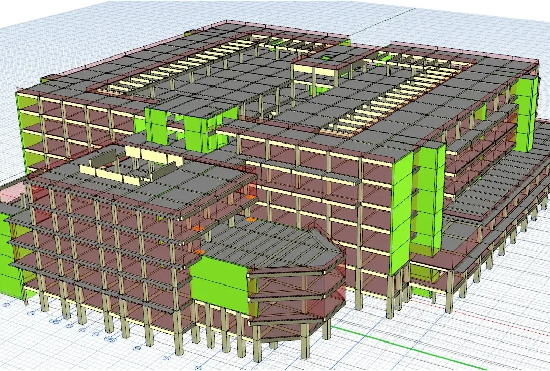 Modèle structurel d'un grand complexe hospitalier avec noyaux verts et cours entre les ailes