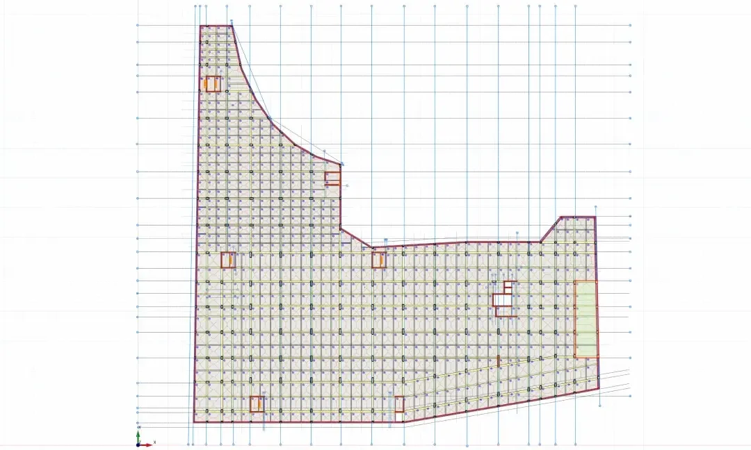 Aks çizgileri, kolonlar ve kiriş düzenleriyle düzensiz döşeme geometrisini gösteren üstten görünüşlü yapısal plan